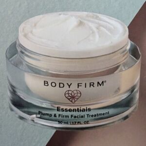 Body Firm Essentials Plump & Firm Facial Treatment - White